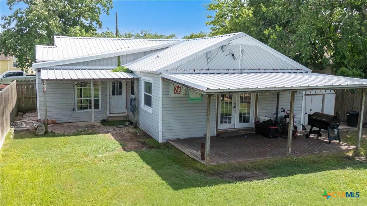 516 2nd Street Property Photo 4