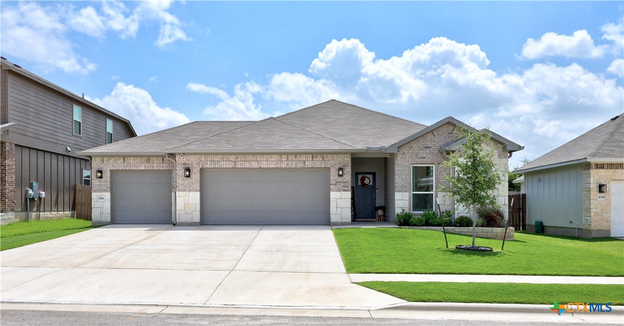 2142 Wooster Street Property Photo