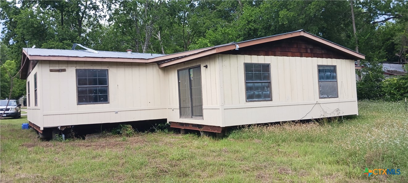 1526 Roadside Property Photo 1