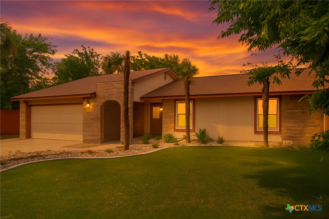409 W Mary Jane Drive Property Photo 1