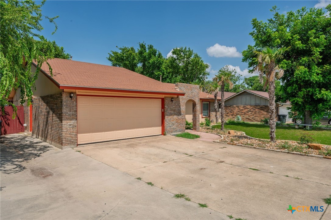 409 W Mary Jane Drive Property Photo 3