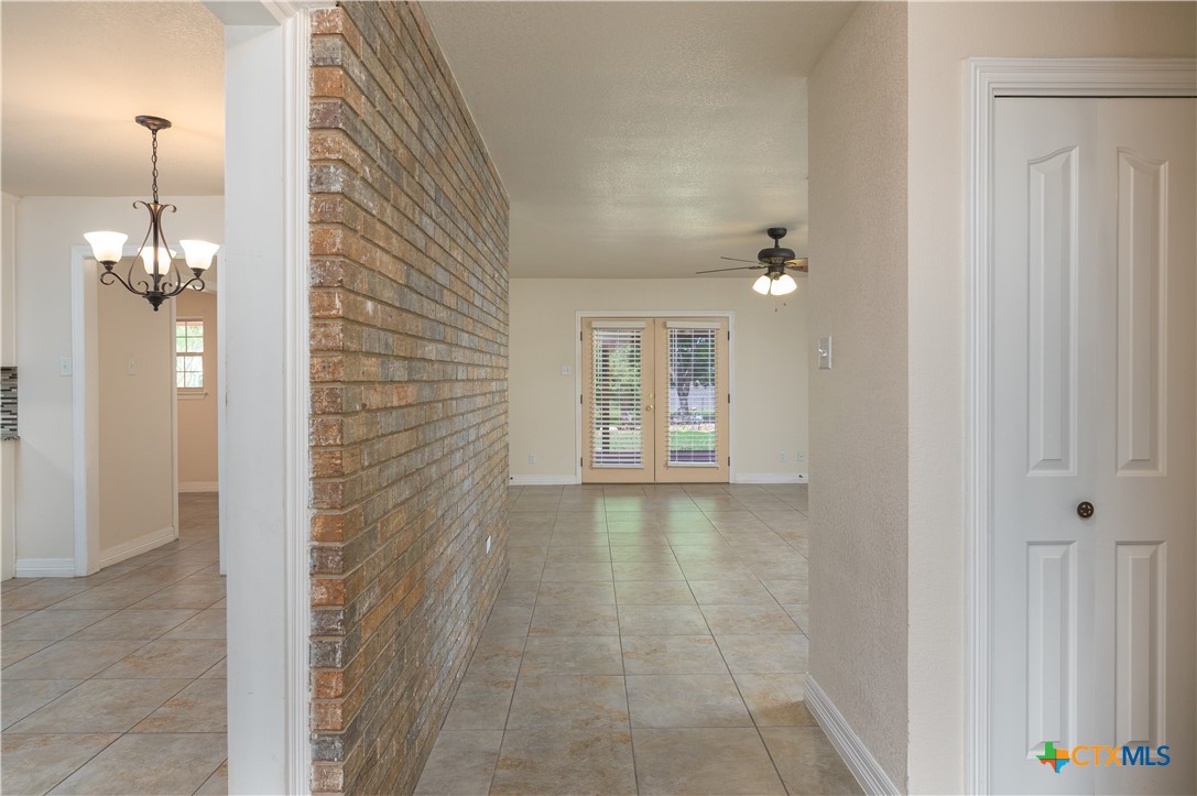 409 W Mary Jane Drive Property Photo 7