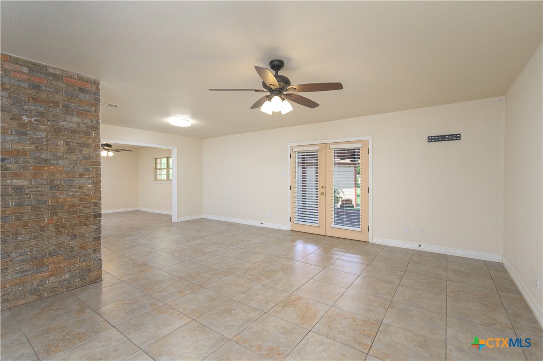 409 W Mary Jane Drive Property Photo 8