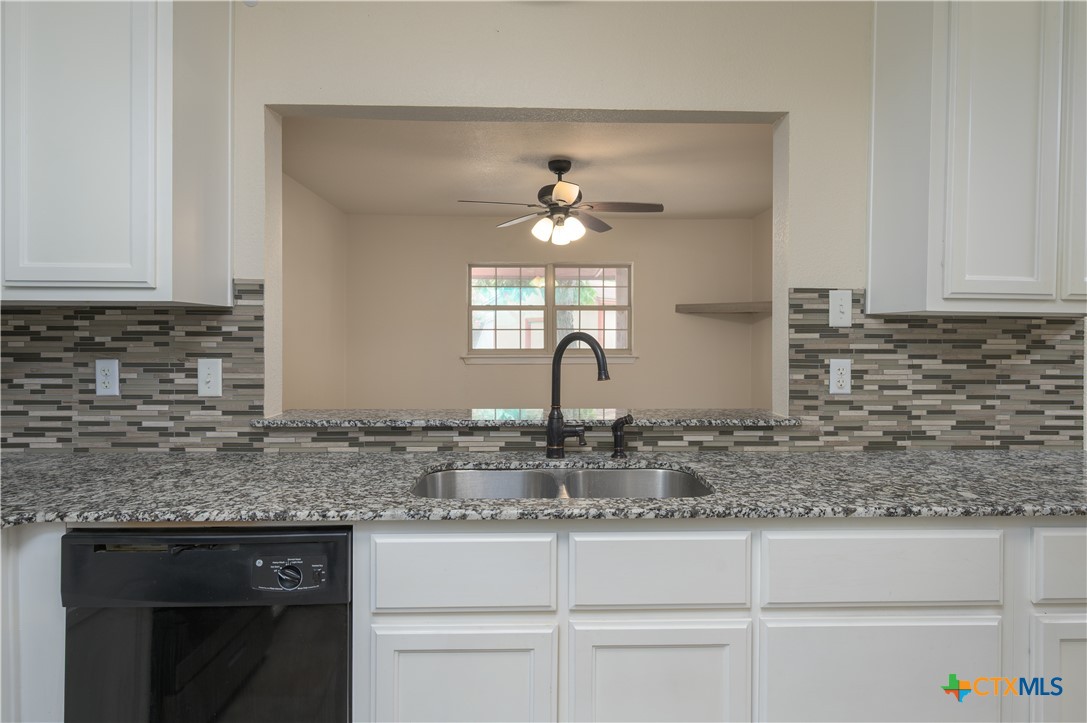 409 W Mary Jane Drive Property Photo 12