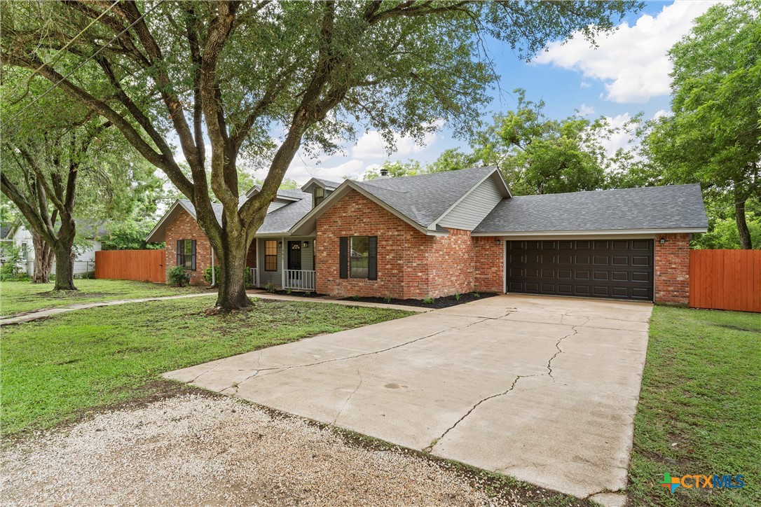 402 2nd Street Property Photo 4