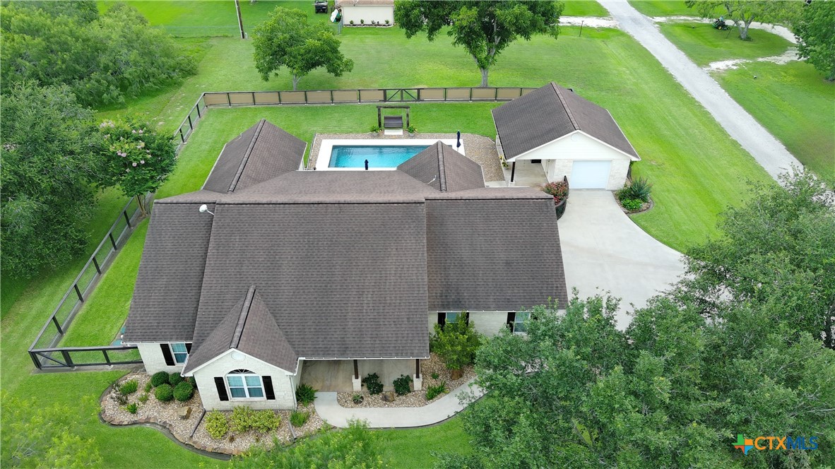 21 Lakeoak Property Photo 2