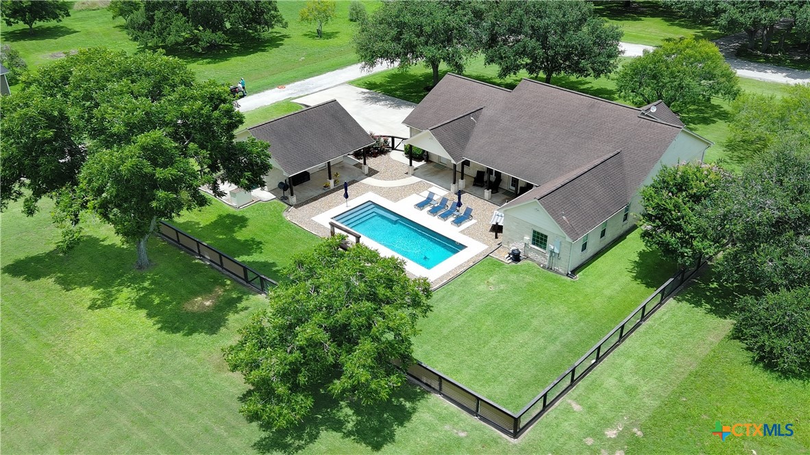 21 Lakeoak Property Photo 4