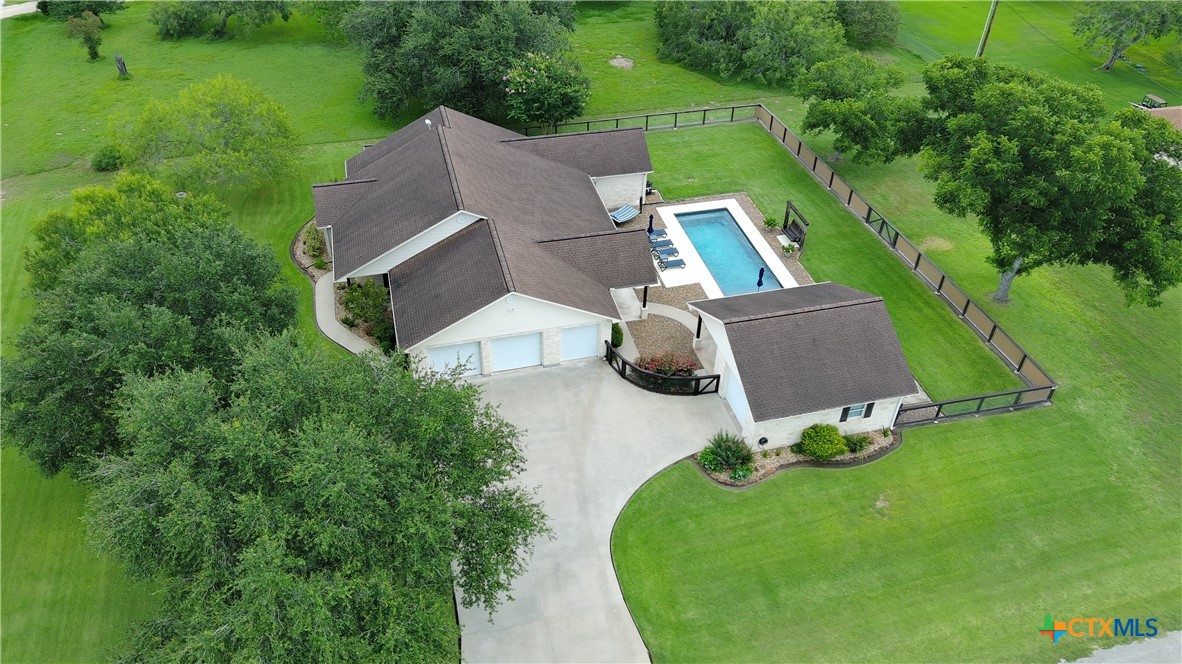 21 Lakeoak Property Photo 7