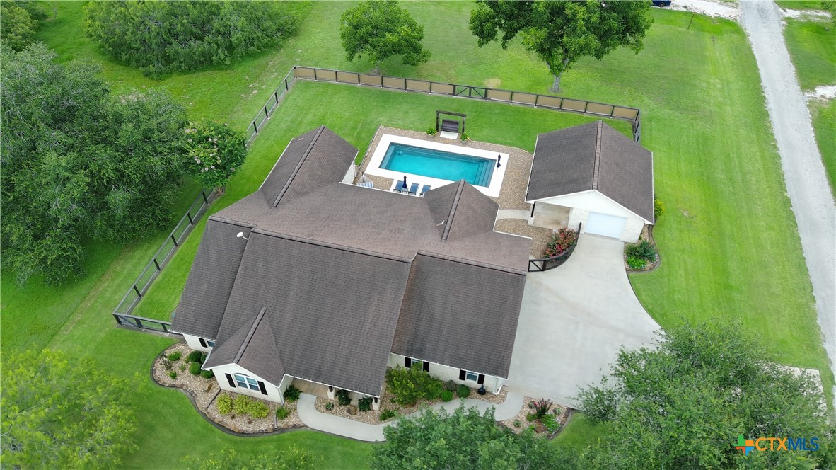 21 Lakeoak Property Photo 8