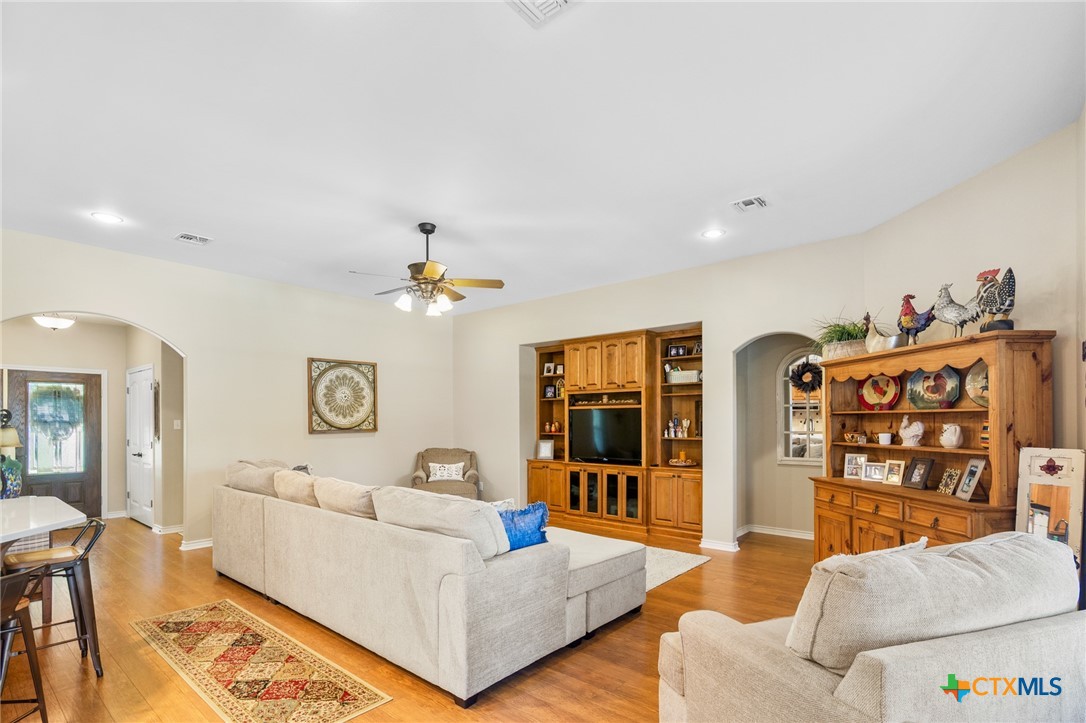 21 Lakeoak Property Photo 14