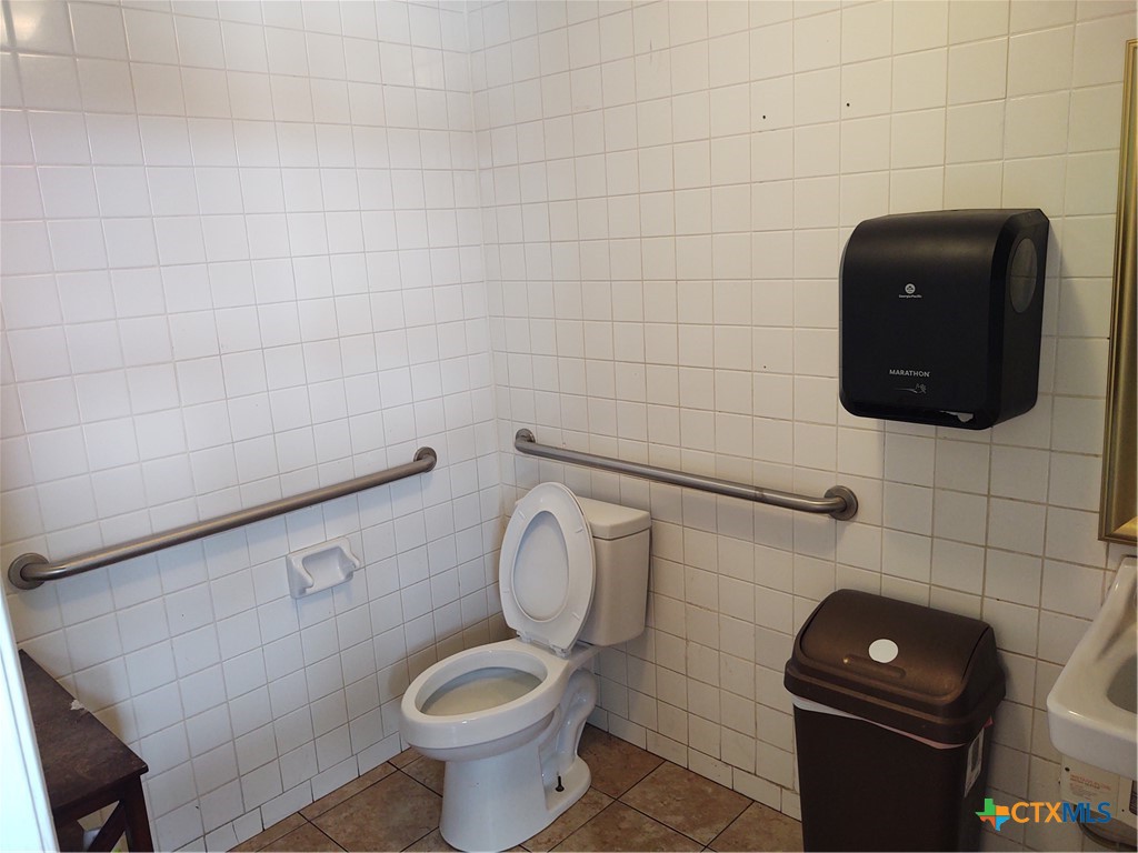 235 N Lbj Drive Property Photo 6