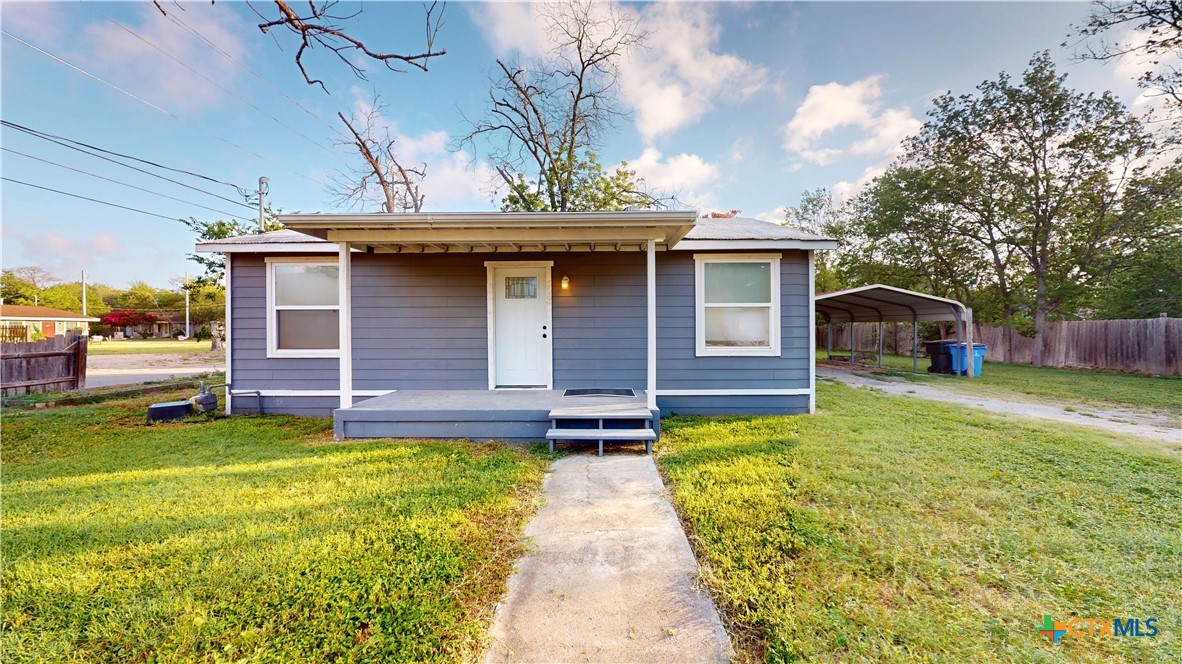 604 E New Braunfels Street Property Photo 1