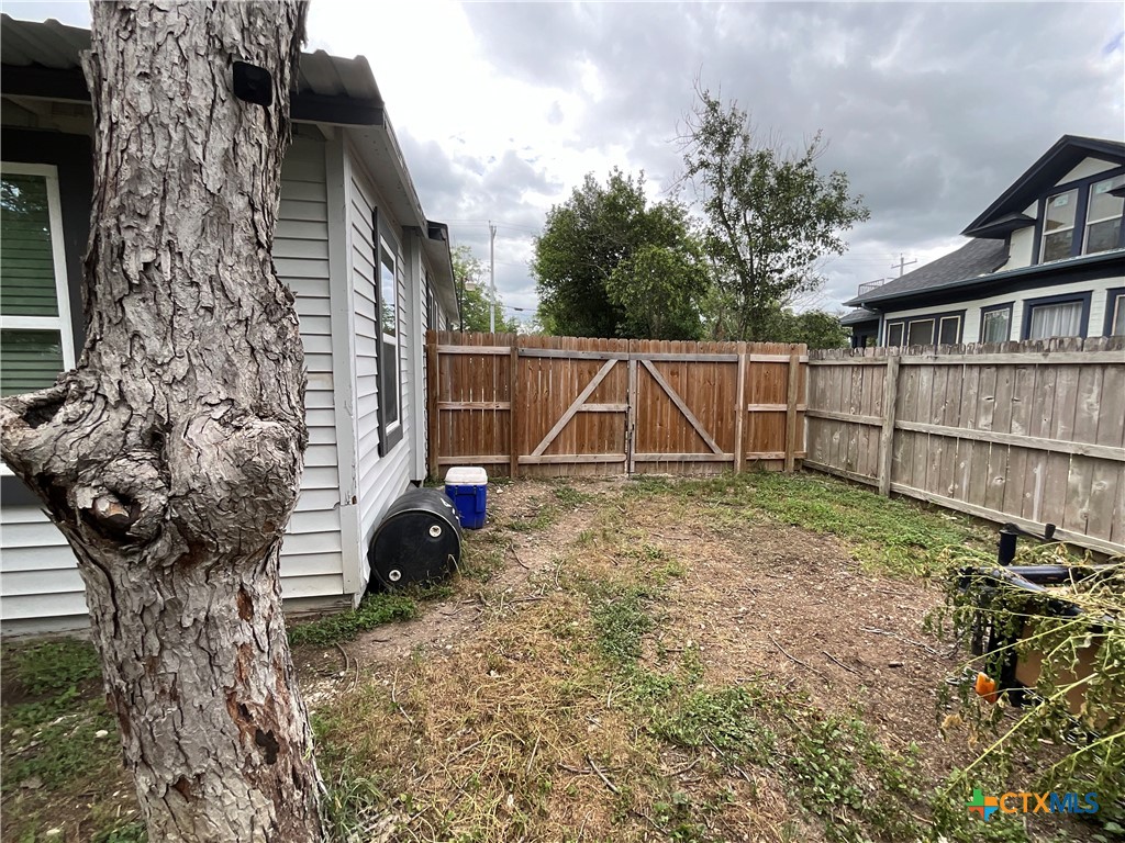 1210 N Milam Street Property Photo 23