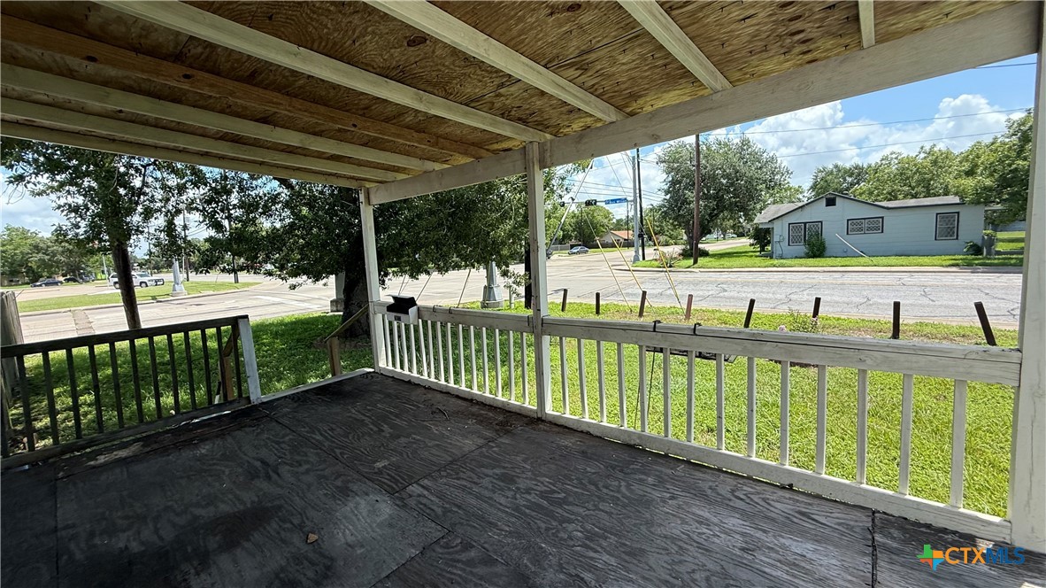 2807 Lone Tree Road Property Photo 2