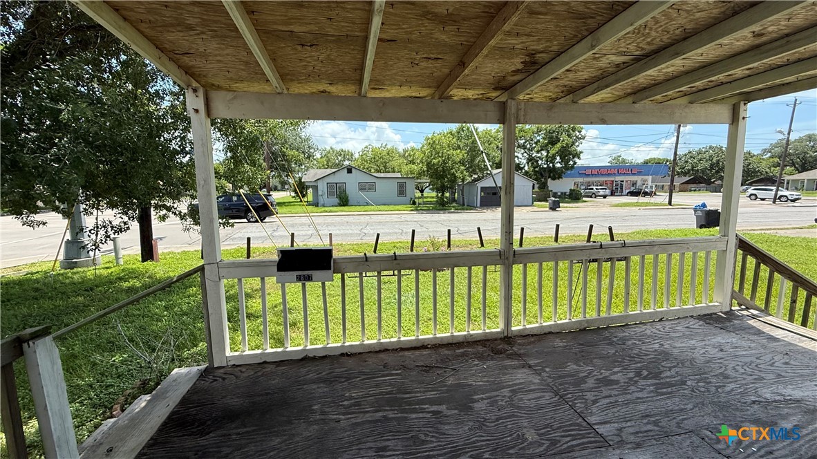 2807 Lone Tree Road Property Photo 3