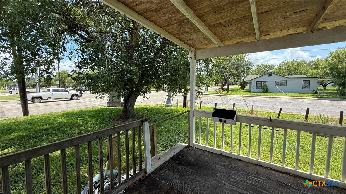 2807 Lone Tree Road Property Photo 4