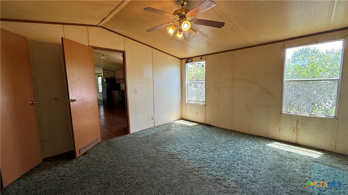 2807 Lone Tree Road Property Photo 11