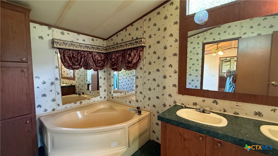 2807 Lone Tree Road Property Photo 12