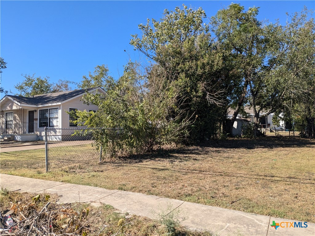 309 W Avenue P Property Photo 2