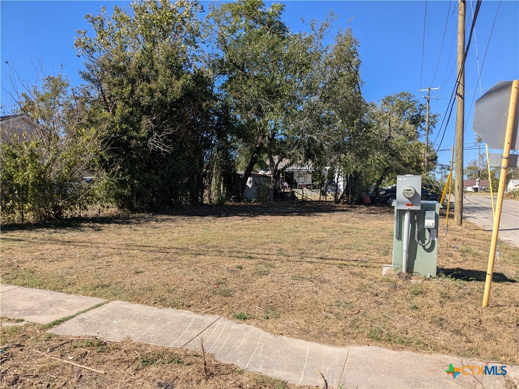 309 W Avenue P Property Photo 3