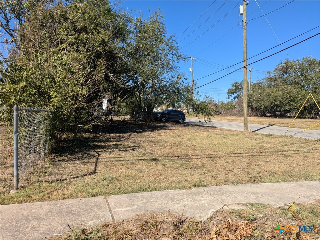 309 W Avenue P Property Photo 6