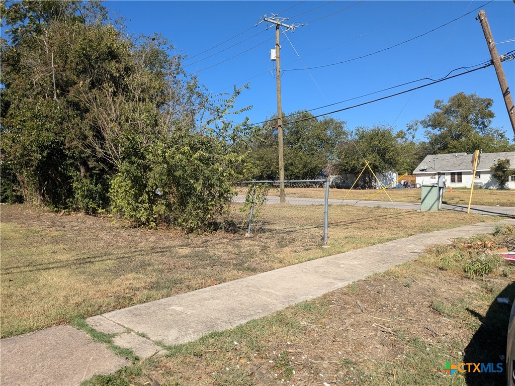 309 W Avenue P Property Photo 8