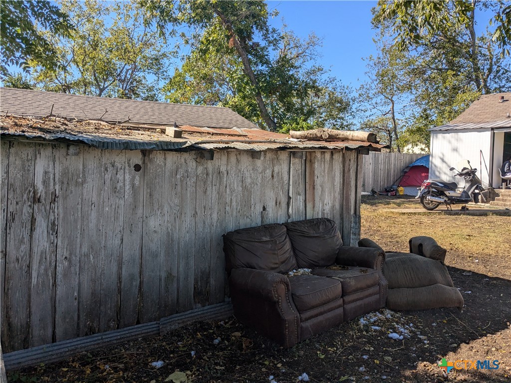 309 W Avenue P Property Photo 18