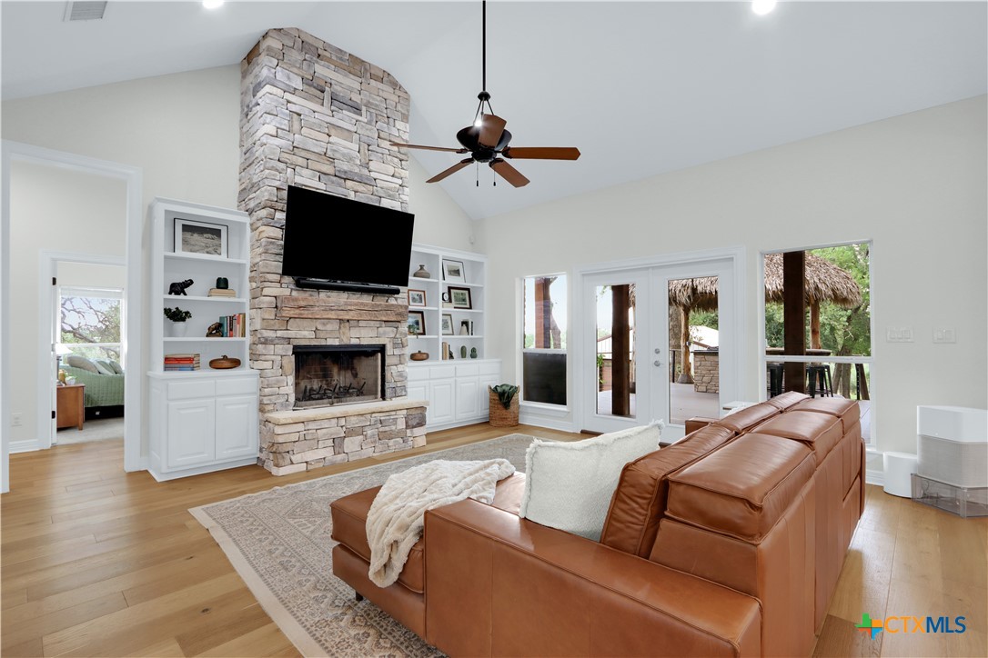 548 Winding View Property Photo 2