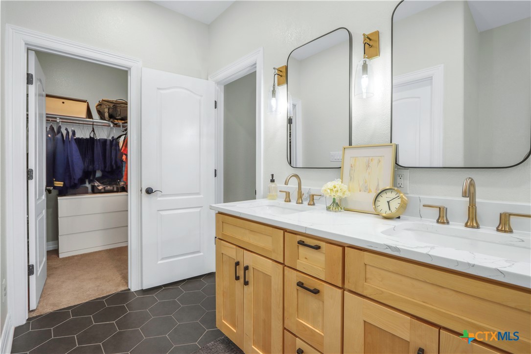 548 Winding View Property Photo 16
