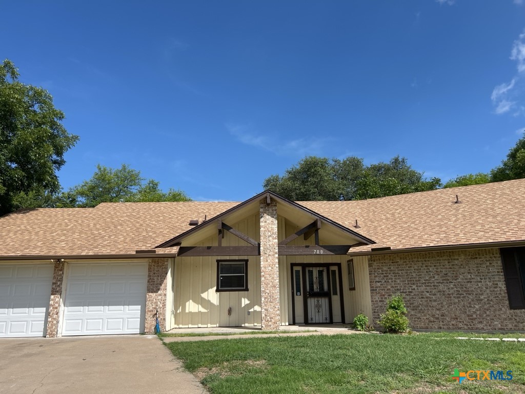 700 Cedar Oaks Lane Property Photo 1