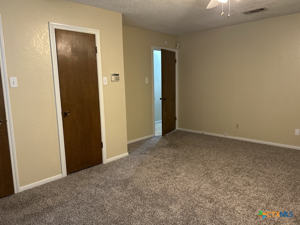 700 Cedar Oaks Lane Property Photo 4