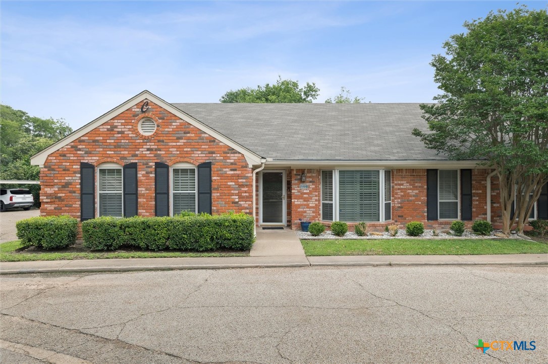5222 Lakeshore Drive Property Photo 1