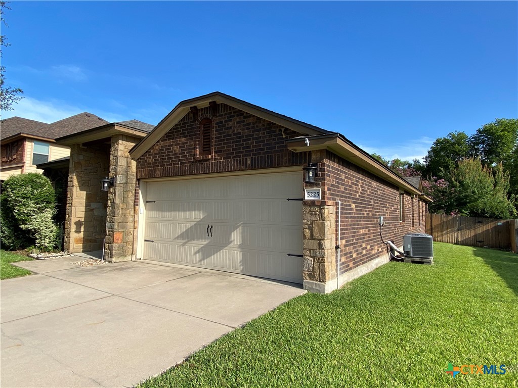 5225 Sandstone Drive Property Photo 3