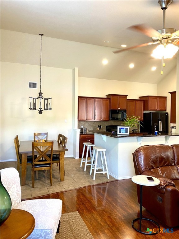 5225 Sandstone Drive Property Photo 13
