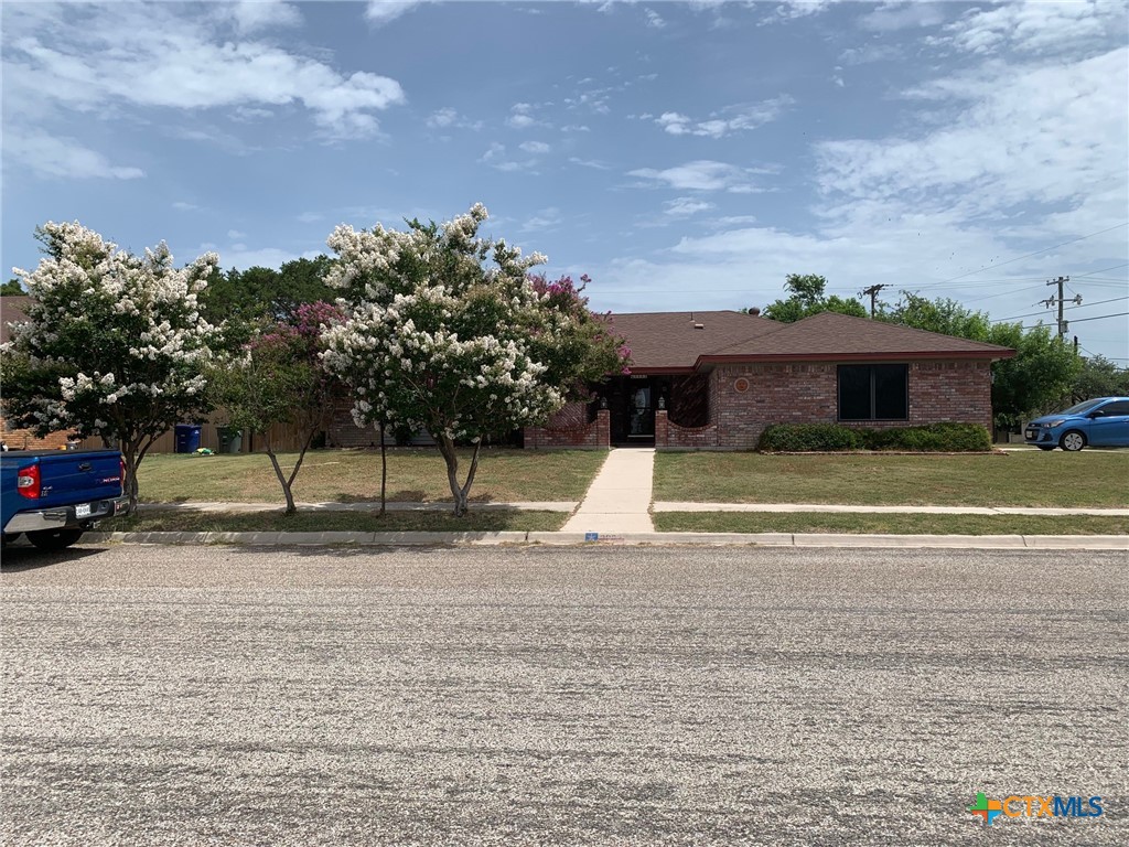 3002 Veterans Avenue Property Photo 1