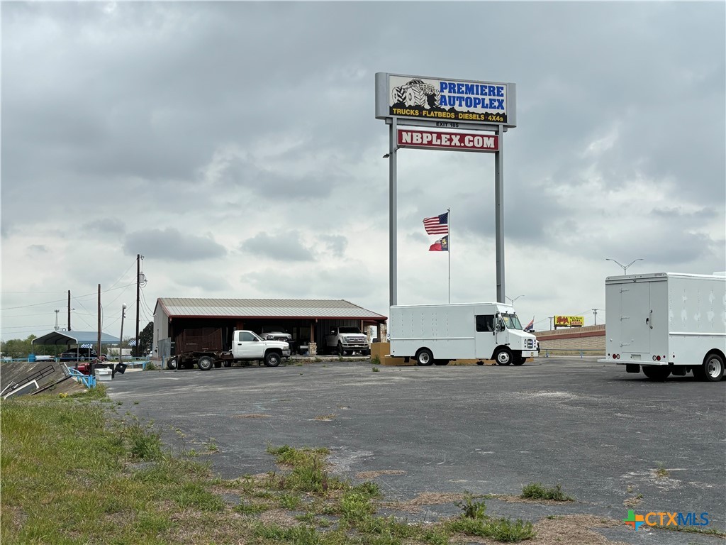2250 S I-35 Expressway Property Photo 9