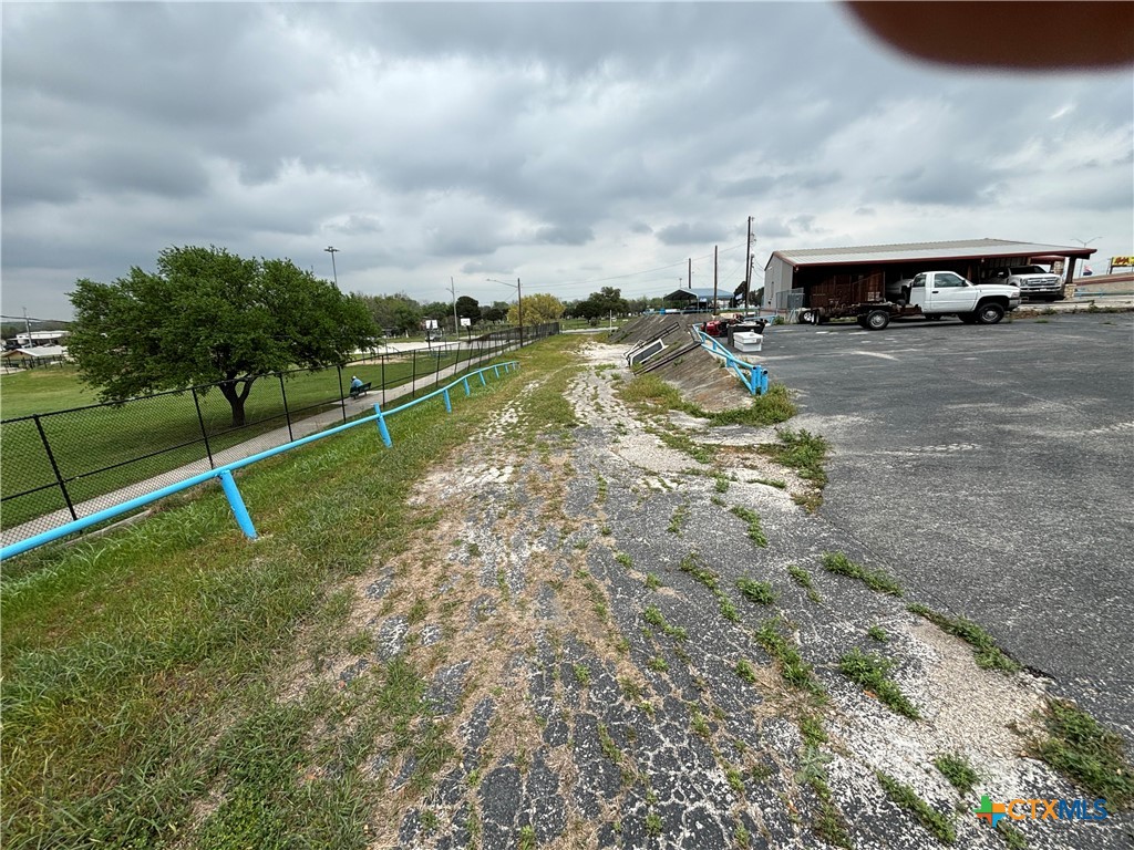 2250 S I-35 Expressway Property Photo 11