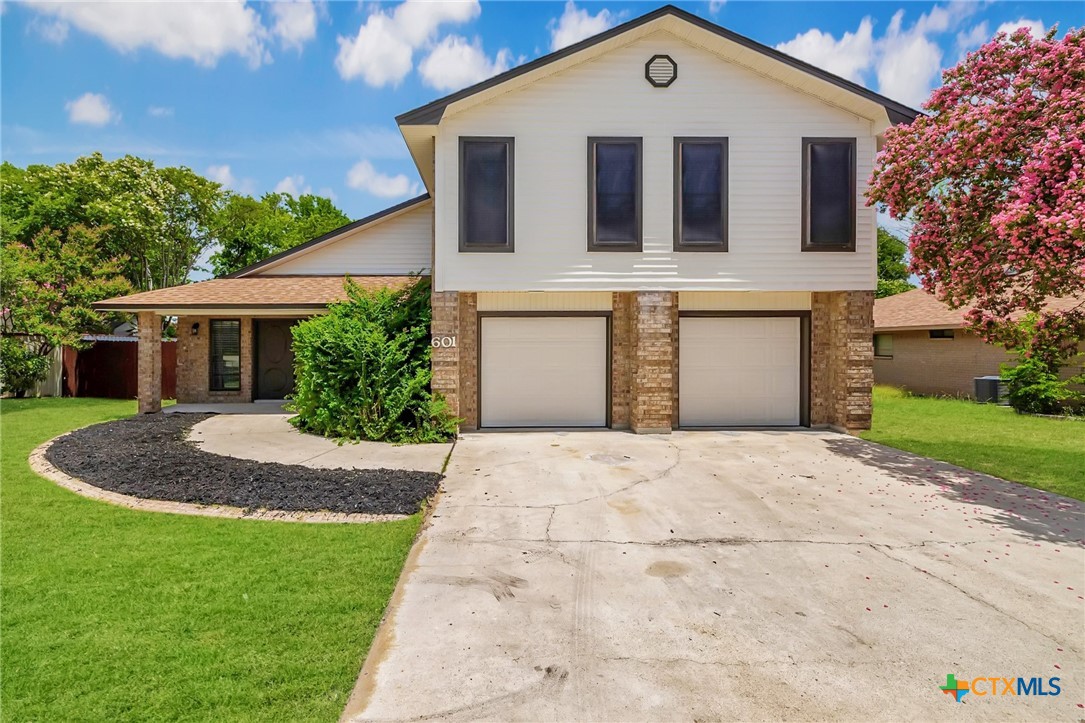 601 Pondview Drive Property Photo 1