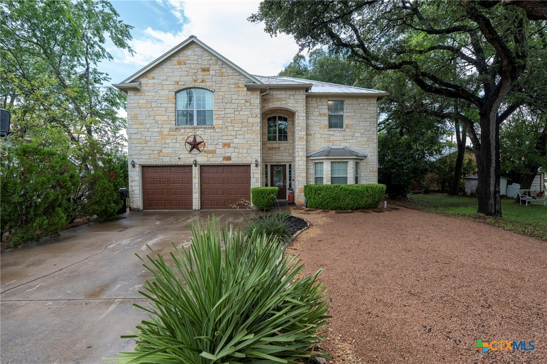 404 N Austin Street Property Photo 1