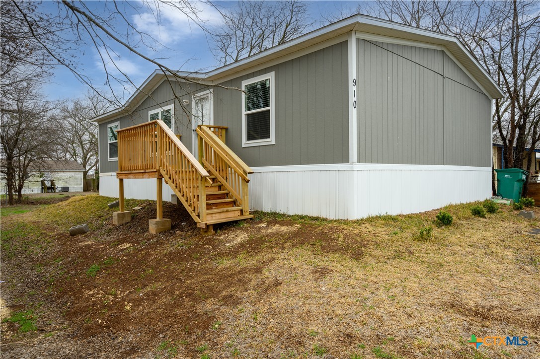 910 Ashwood Drive Property Photo 1