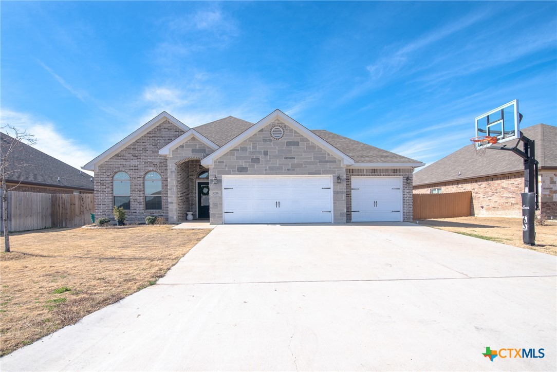 2714 Paisley Drive Property Photo 1