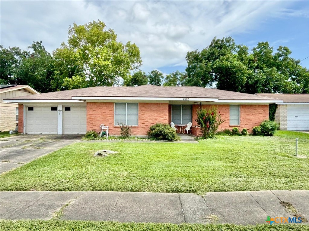2602 E Poplar Avenue Property Photo 1