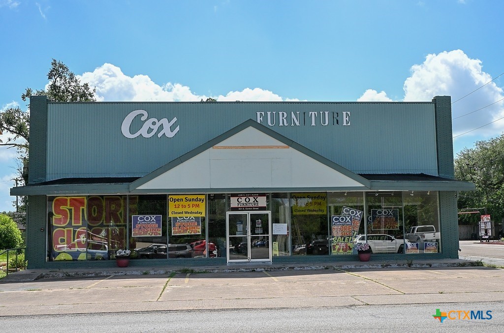 601 South Gordon Street Property Photo 1