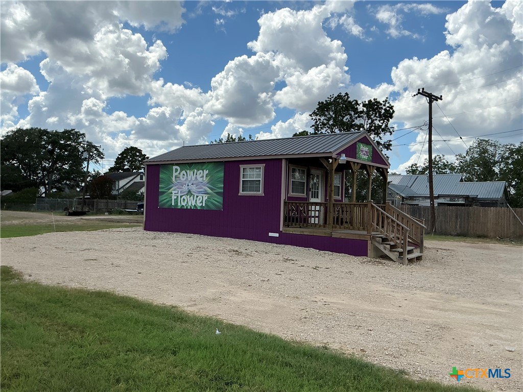 608 E Central Avenue Property Photo 1