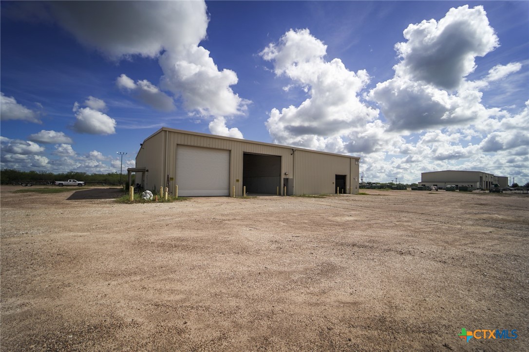 8609 Lone Tree Road Property Photo 3