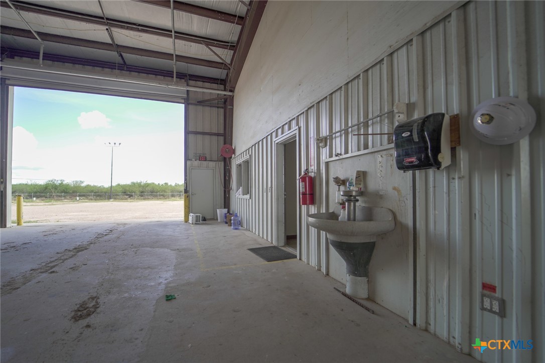 8609 Lone Tree Road Property Photo 8