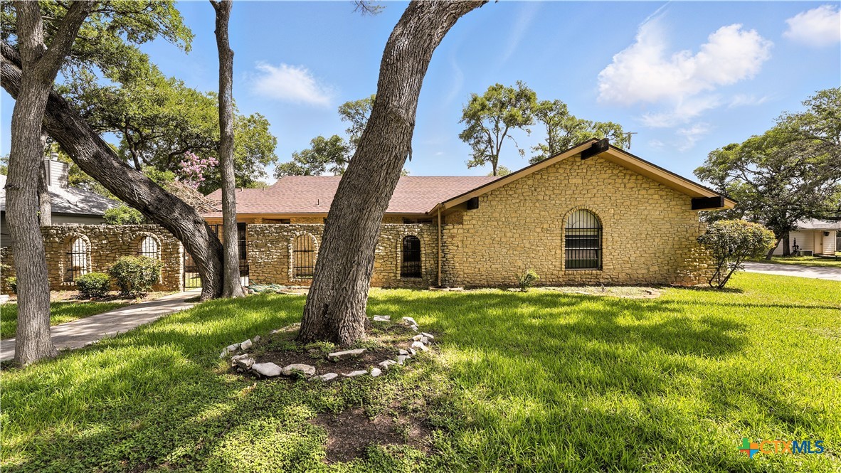 162 Lone Oak Property Photo 1