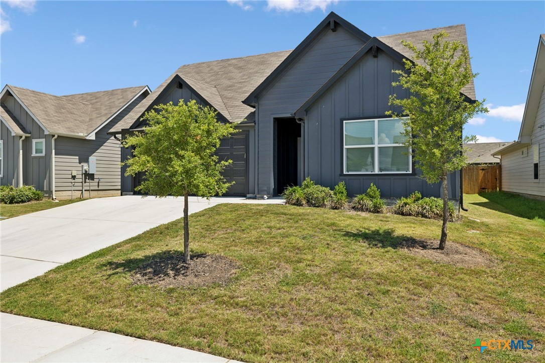 1004 Norway Property Photo 1