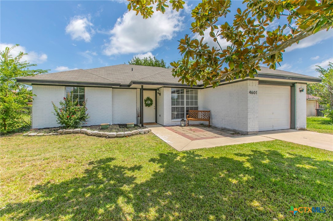 4601 W Creek Circle Property Photo 1