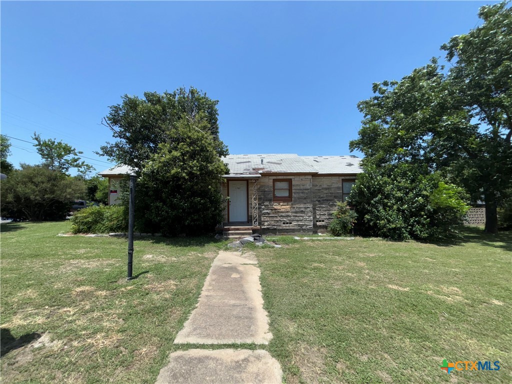 1702 E Heritage Avenue Property Photo 1